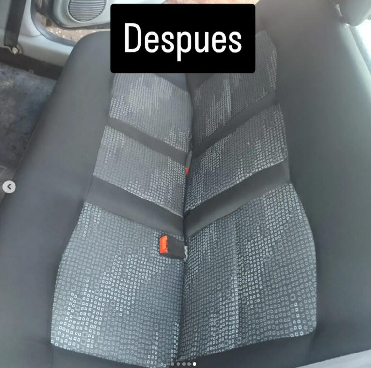 Interior de auto después de la limpieza profunda nivel detailing