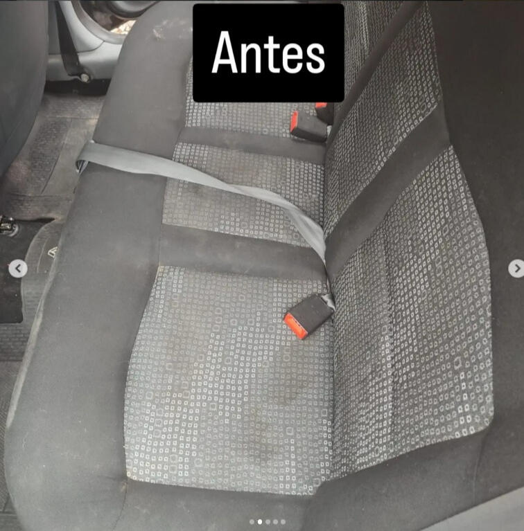 Interior de auto antes de la limpieza detailing